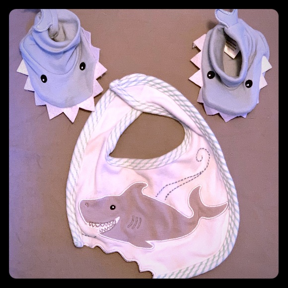 baby shark bib